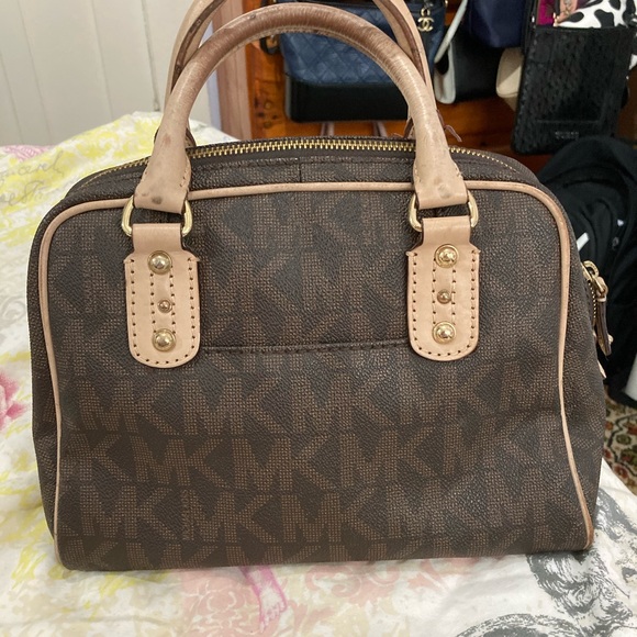 Authentic Michael Kors monogram small sized satchel - Picture 2 of 4